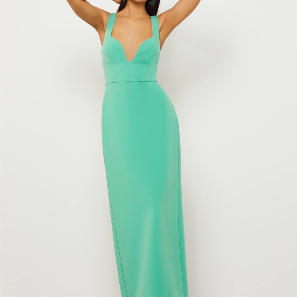BCBG PLUNGING SWEETHEART GOWN